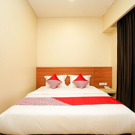 Oyo 1330 Hotel Cahaya 3 Сурабая Екстер'єр фото