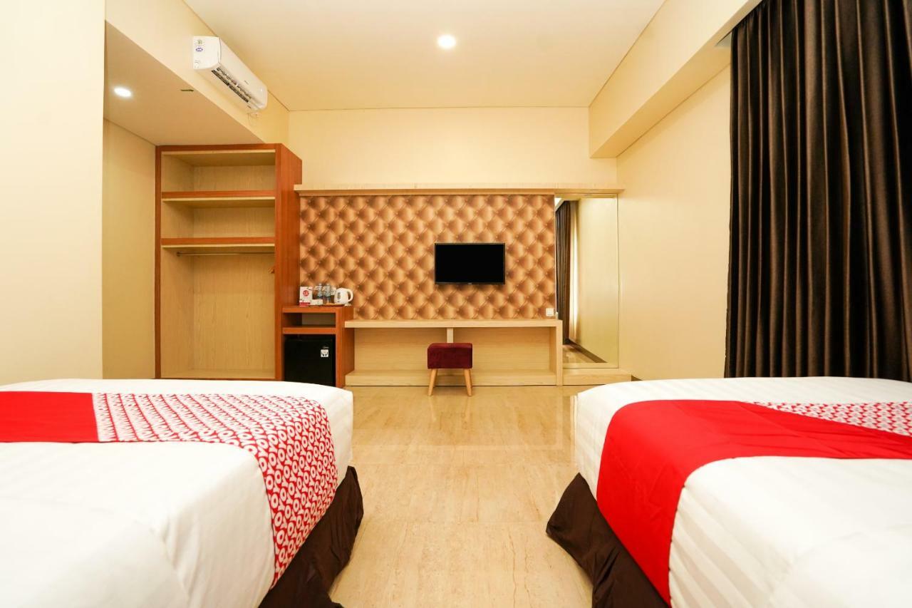 Oyo 1330 Hotel Cahaya 3 Сурабая Екстер'єр фото