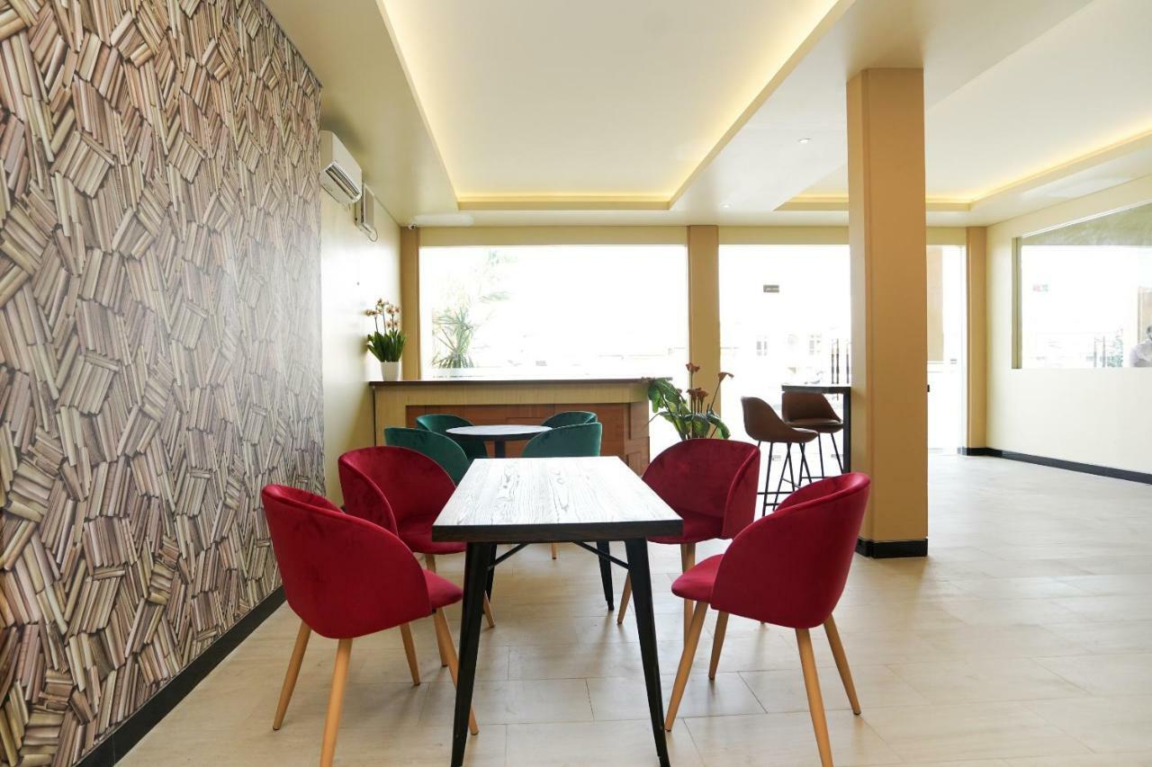Oyo 1330 Hotel Cahaya 3 Сурабая Екстер'єр фото
