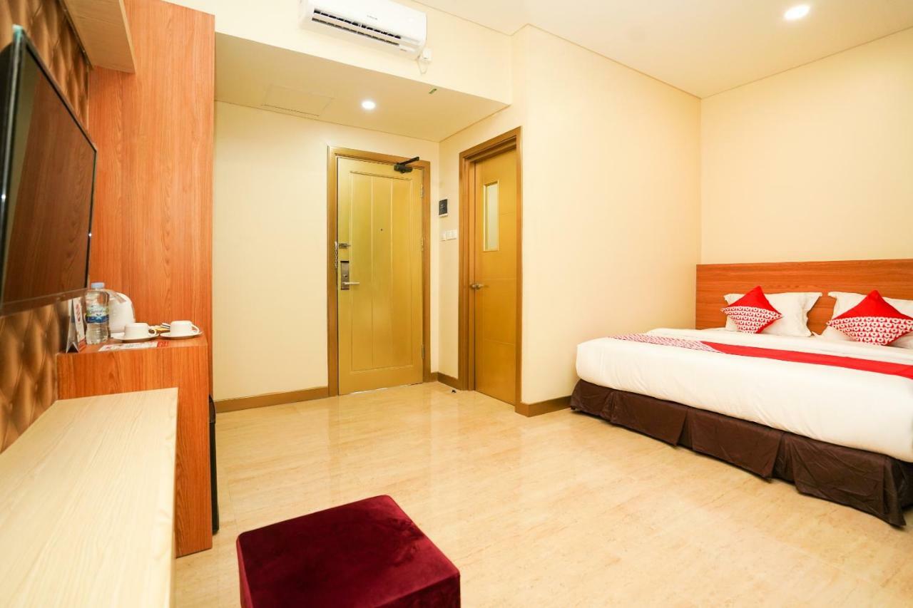 Oyo 1330 Hotel Cahaya 3 Сурабая Екстер'єр фото