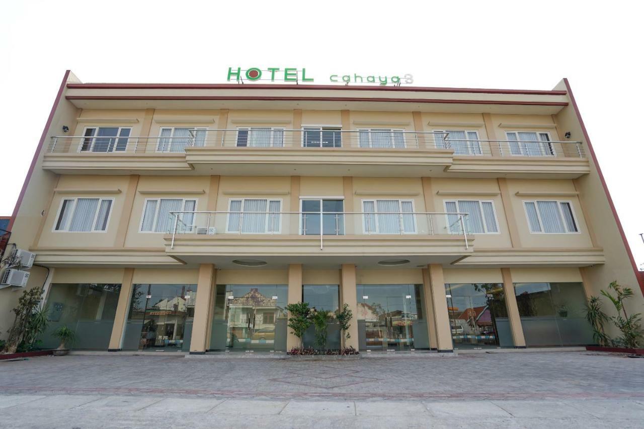 Oyo 1330 Hotel Cahaya 3 Сурабая Екстер'єр фото